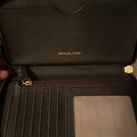 Michael Kors wallet/wristlet - Picture 3 of 8